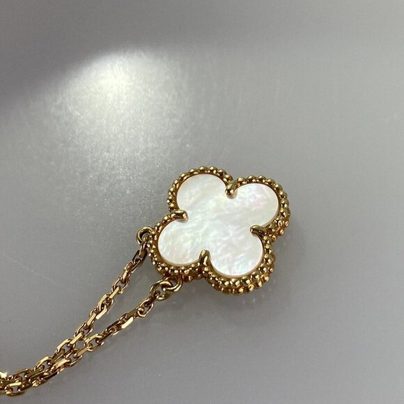 Van Cleef & Arpels Vintage Alhambra Yellow gold shell Necklace - Picture 8 of 12